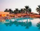 Отель Al Maha Desert Resort & Spa 5*. Бассейн