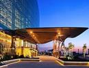 Отель The Meydan 5*. Вход в отель
